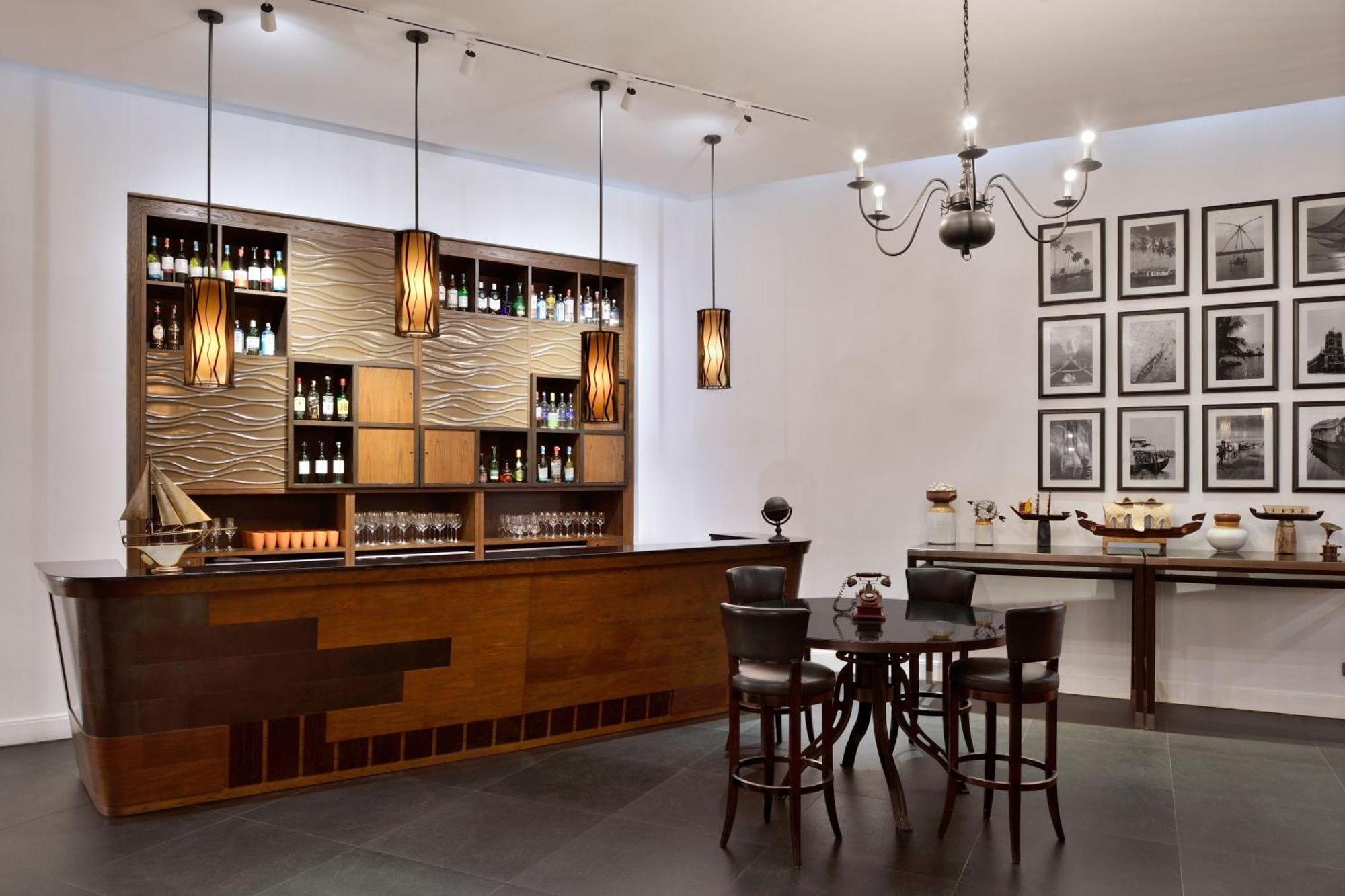 Kochi Marriott Hotel Экстерьер фото The Wine Bar