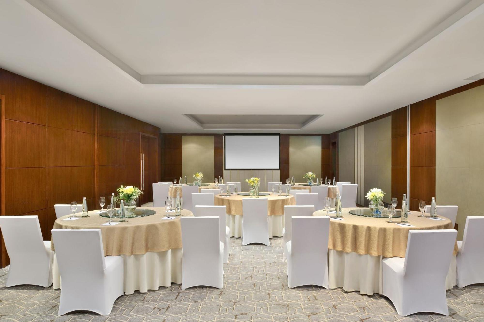 Kochi Marriott Hotel Экстерьер фото Meeting room
