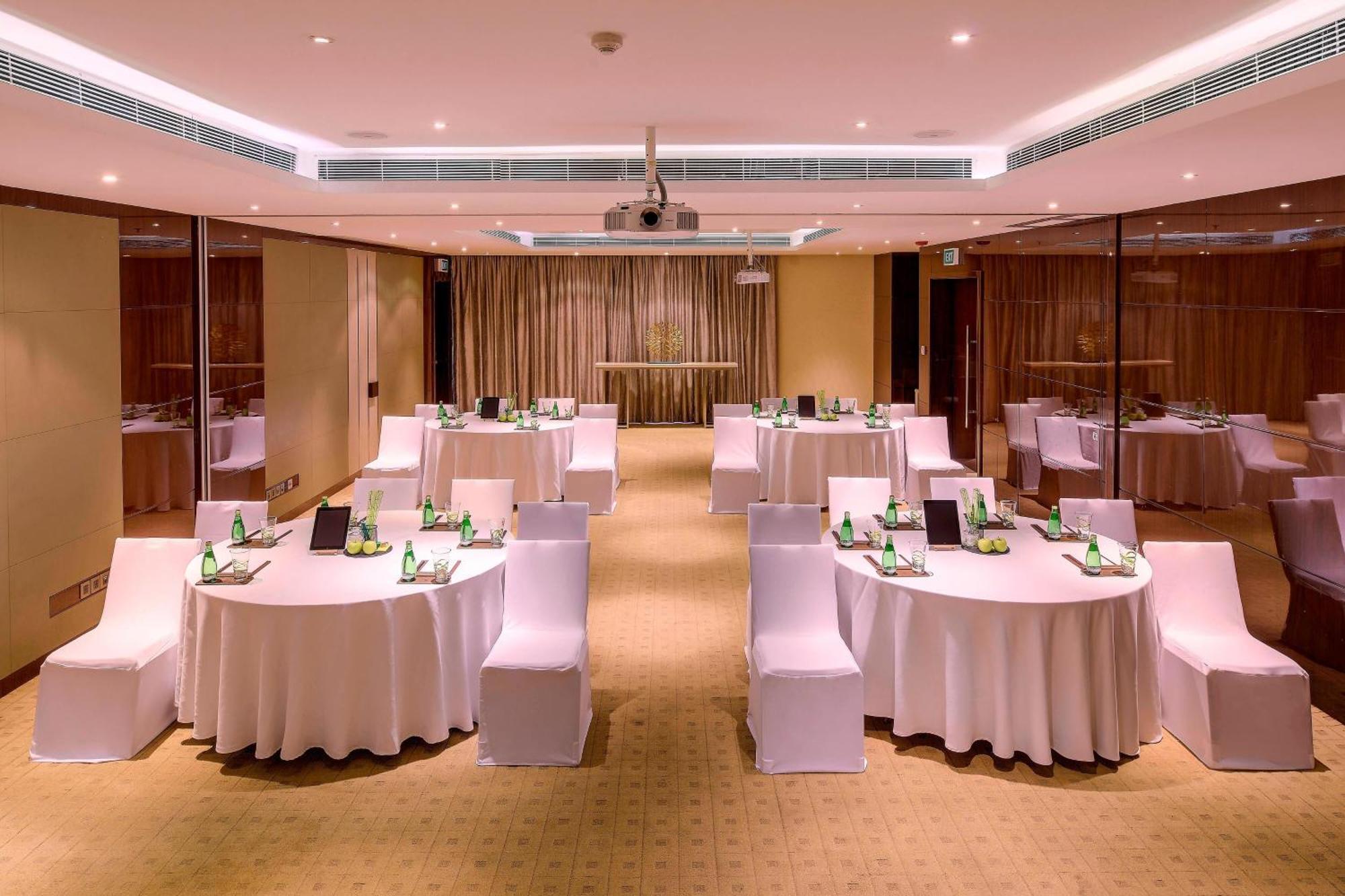 Kochi Marriott Hotel Экстерьер фото Meeting room