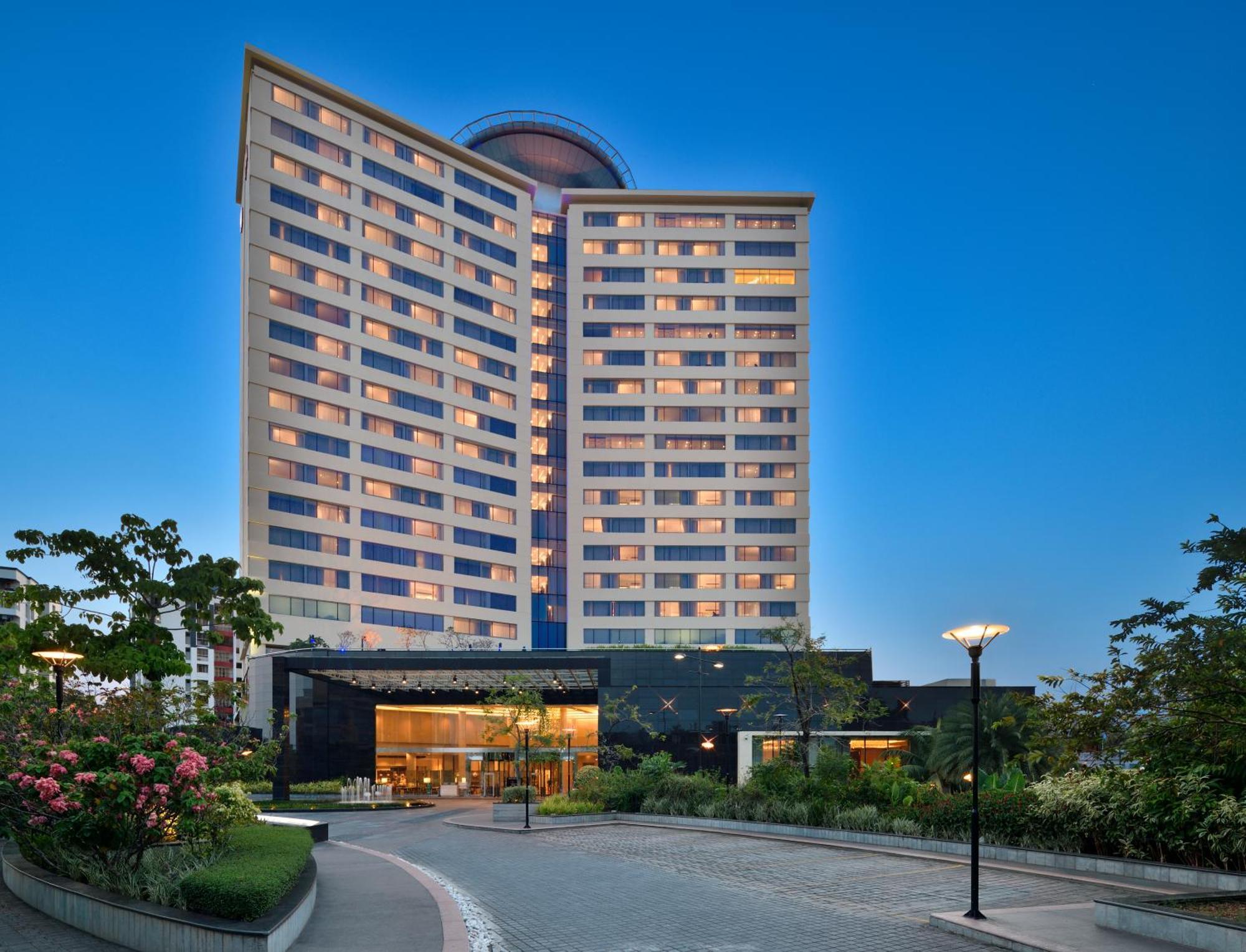 Kochi Marriott Hotel Экстерьер фото The hotel in 2016