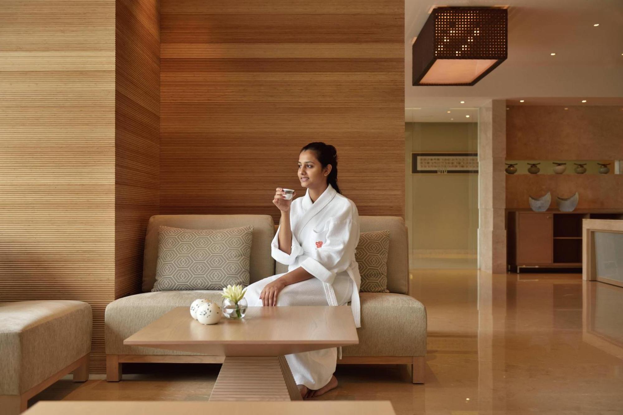 Kochi Marriott Hotel Экстерьер фото A guest at the spa
