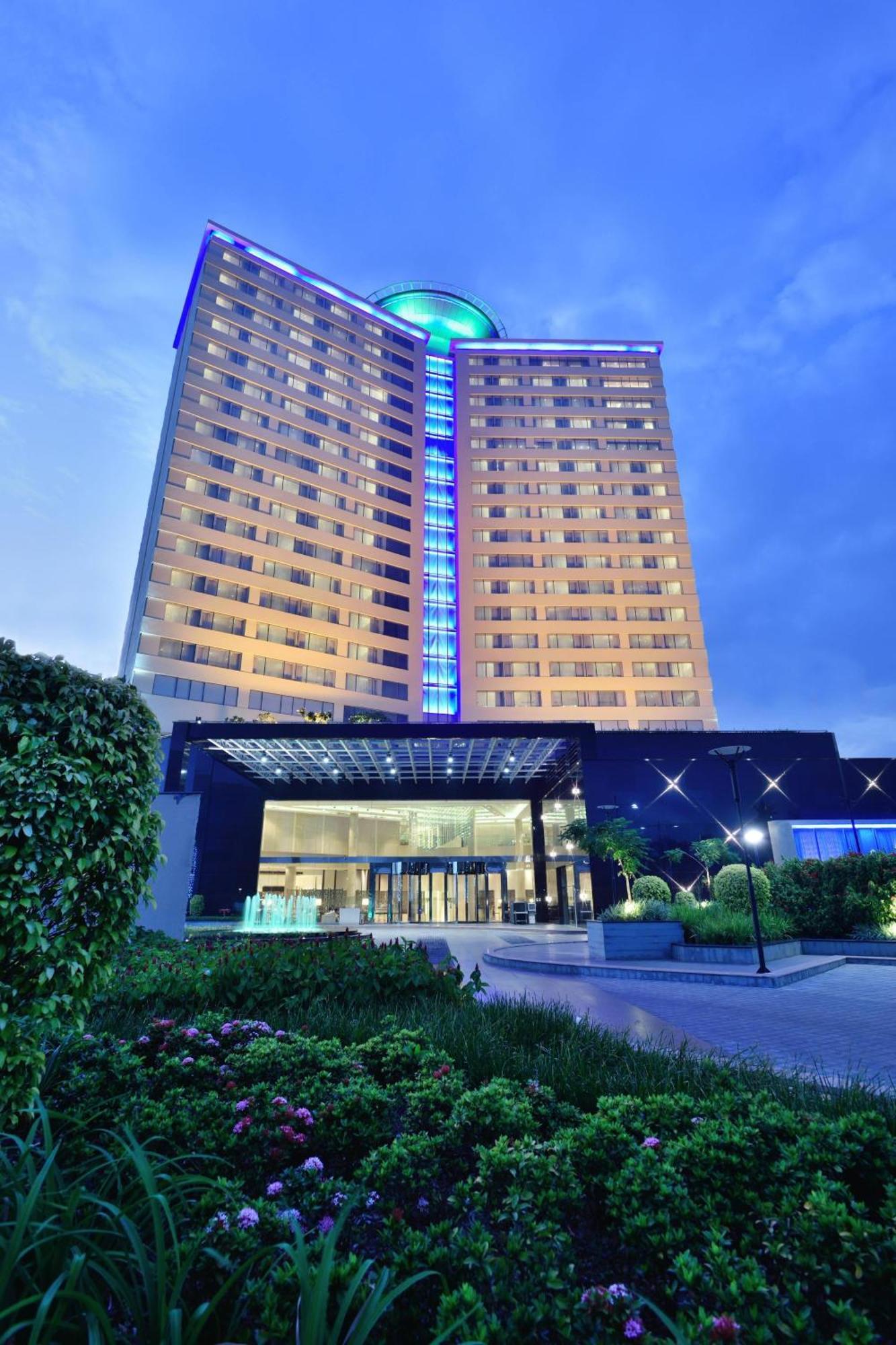 Kochi Marriott Hotel Экстерьер фото The hotel in 2016